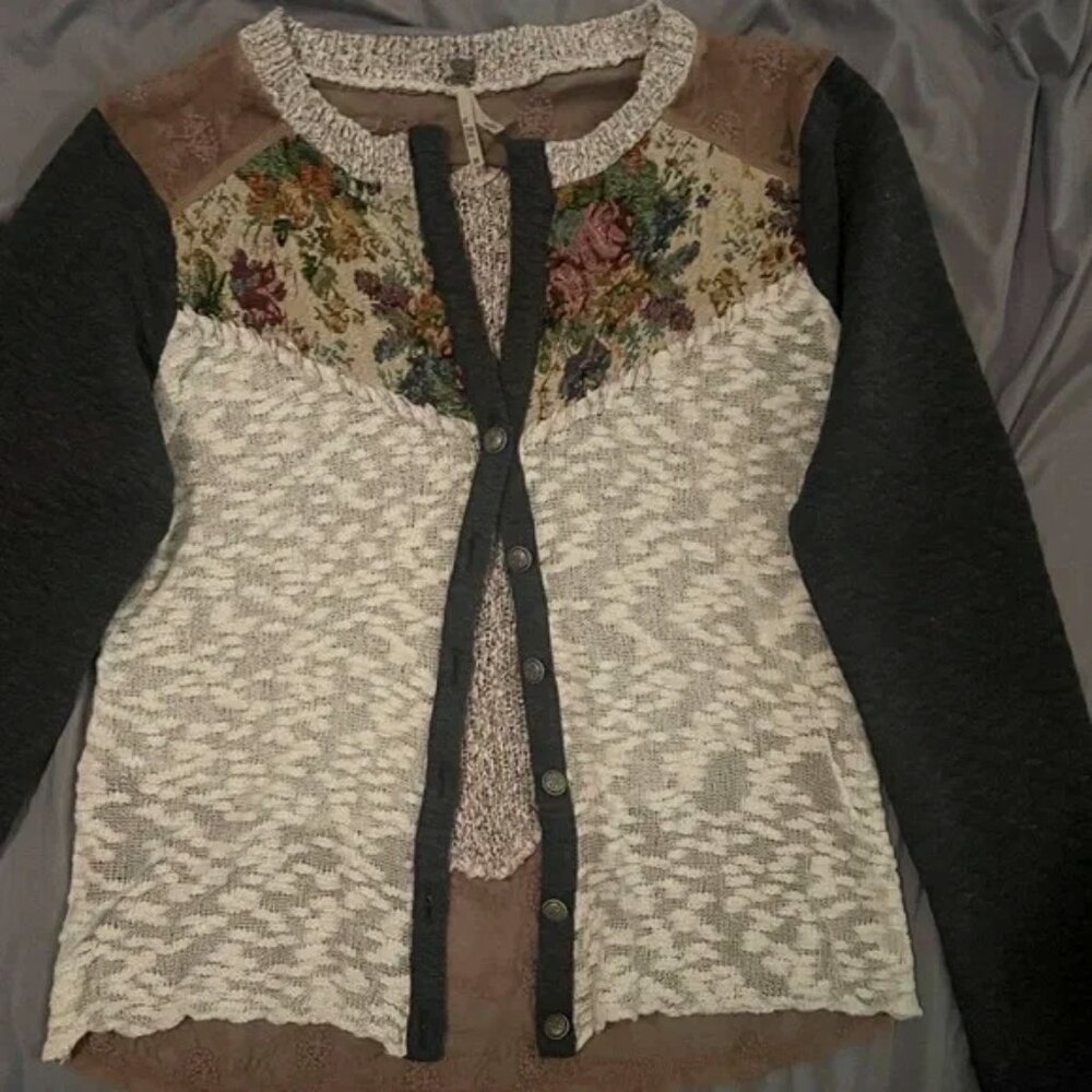 Gimmicks by BKE Sweater